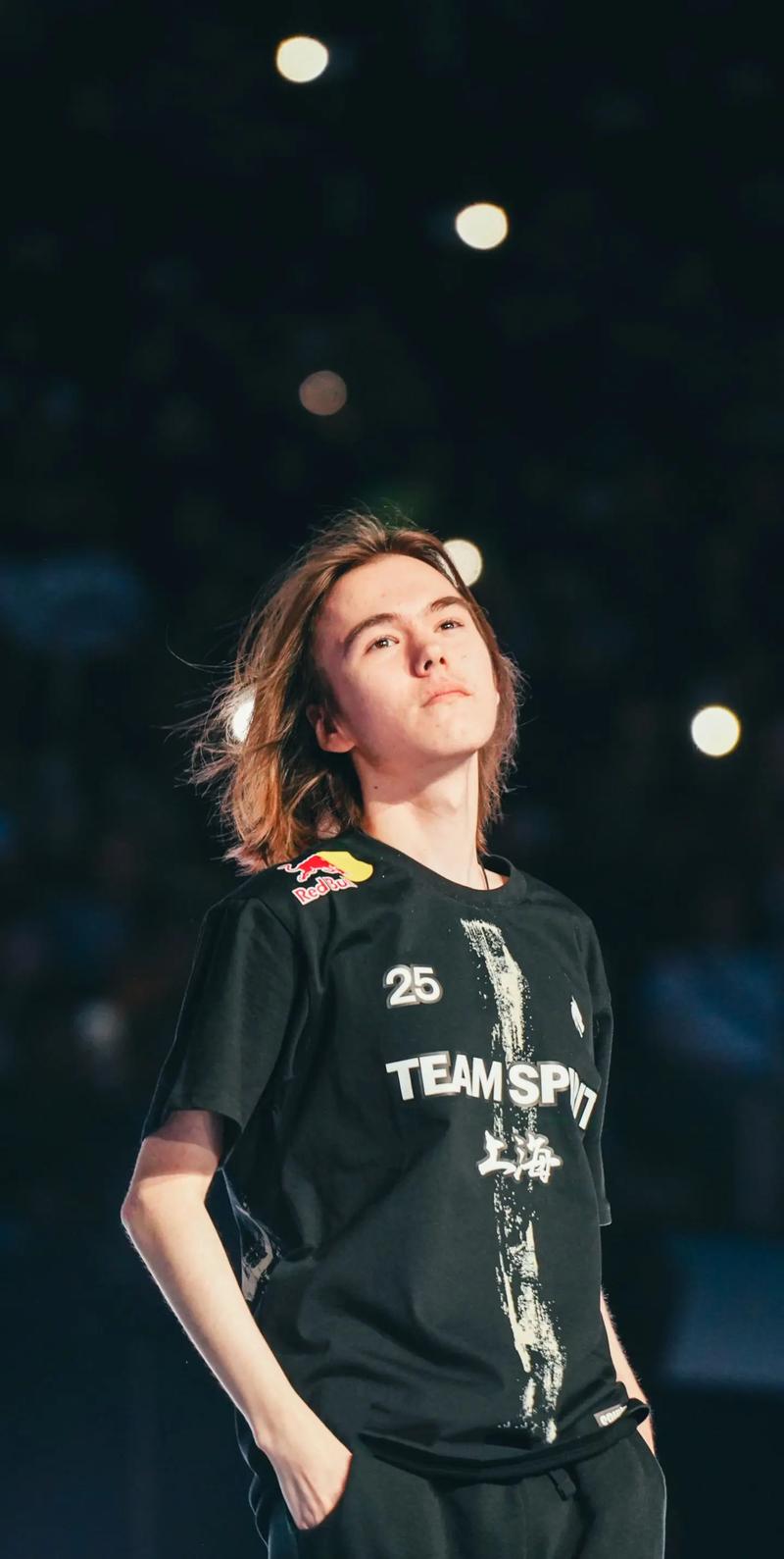 LPL：RNG&V5赛前海报大比拼：驰骋冰雪 vs《舞剑》